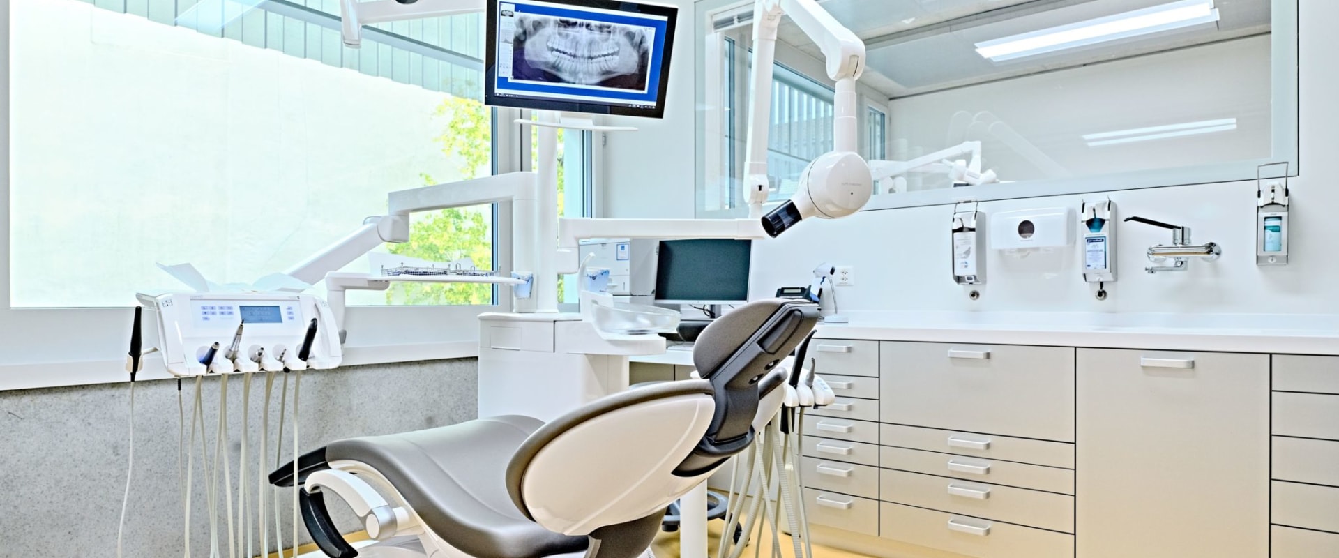 Why Invest in a Dental Clinic for Your Oral Health